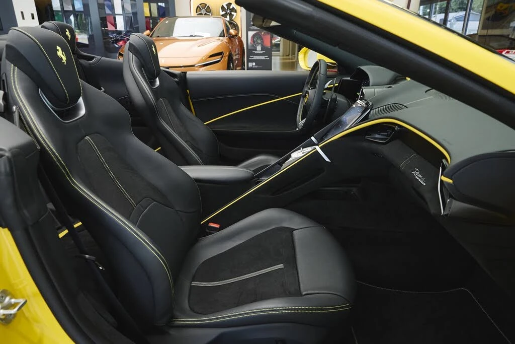 2025 Ferrari Roma Spider - Image 26 of 31
