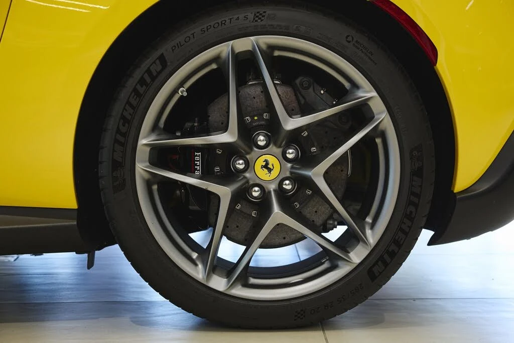 2025 Ferrari Roma Spider - Image 24 of 31