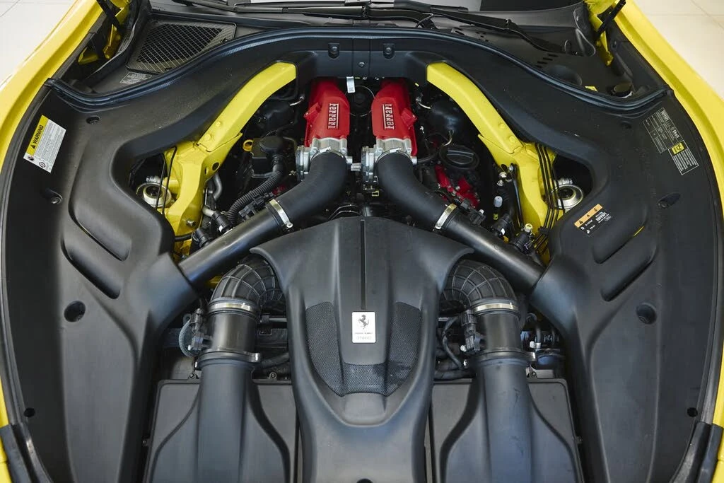 2025 Ferrari Roma Spider - Image 10 of 31
