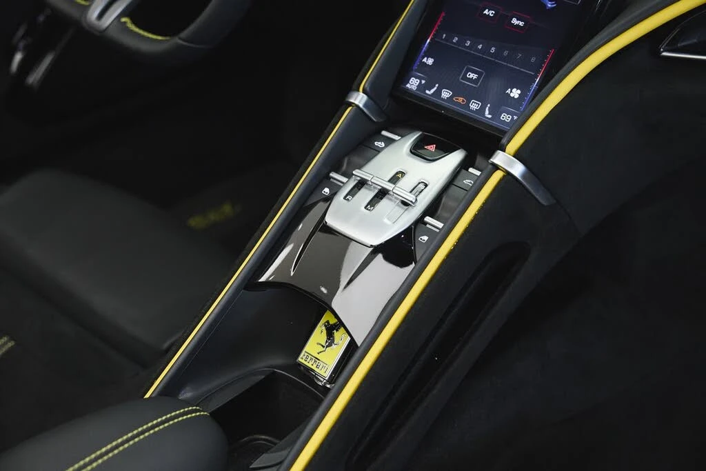 2025 Ferrari Roma Spider - Image 20 of 31