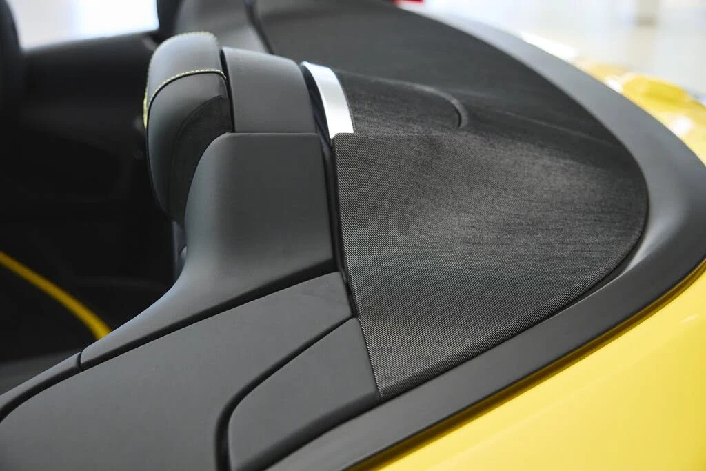 2025 Ferrari Roma Spider - Image 18 of 31