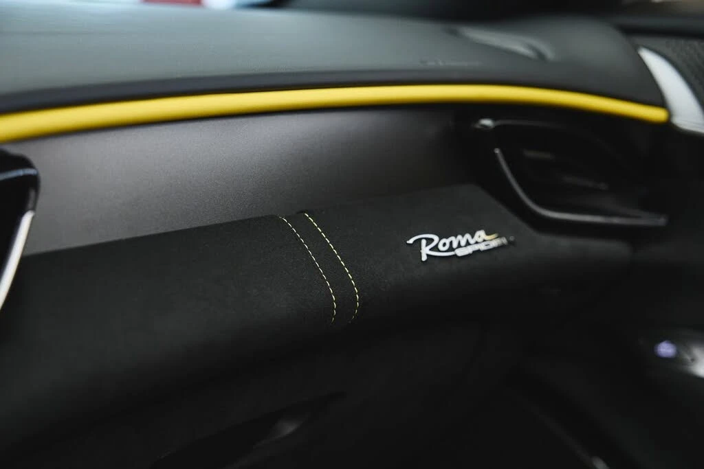 2025 Ferrari Roma Spider - Image 13 of 31