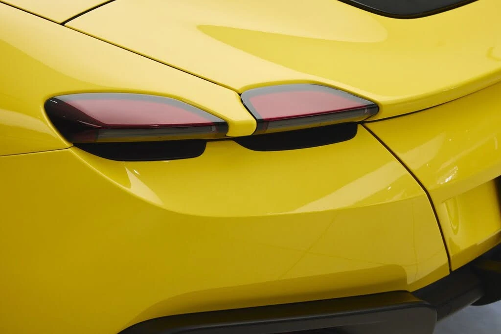 2025 Ferrari Roma Spider - Image 21 of 31