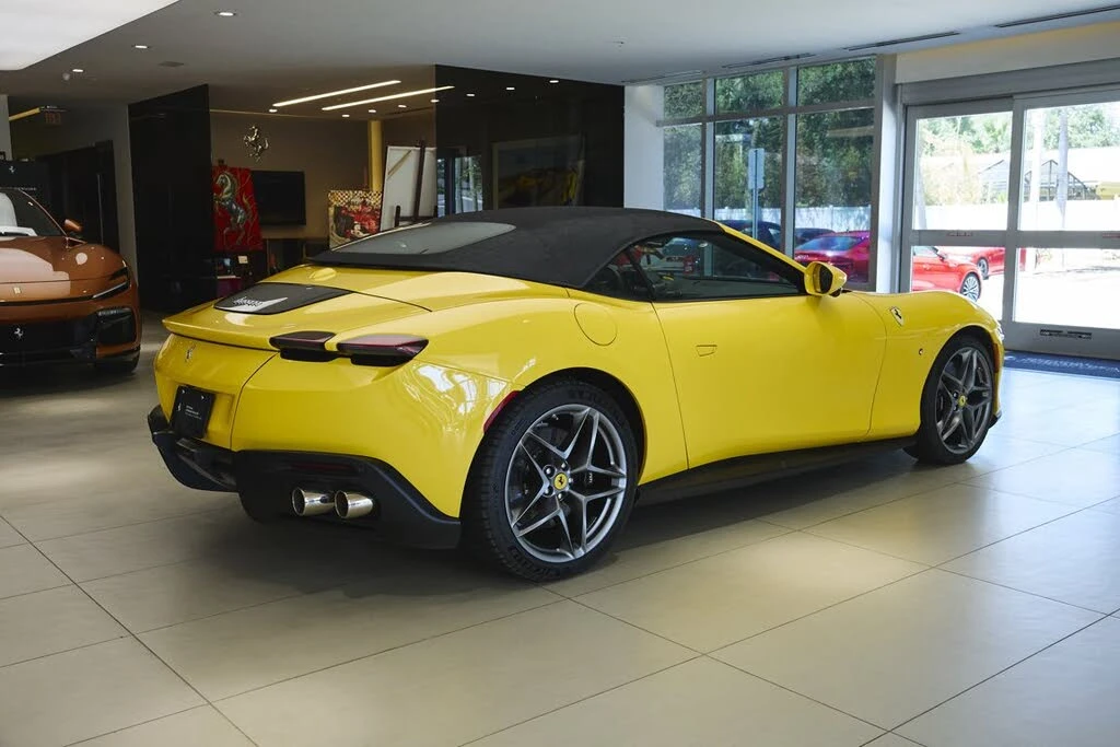2025 Ferrari Roma Spider - Image 25 of 31