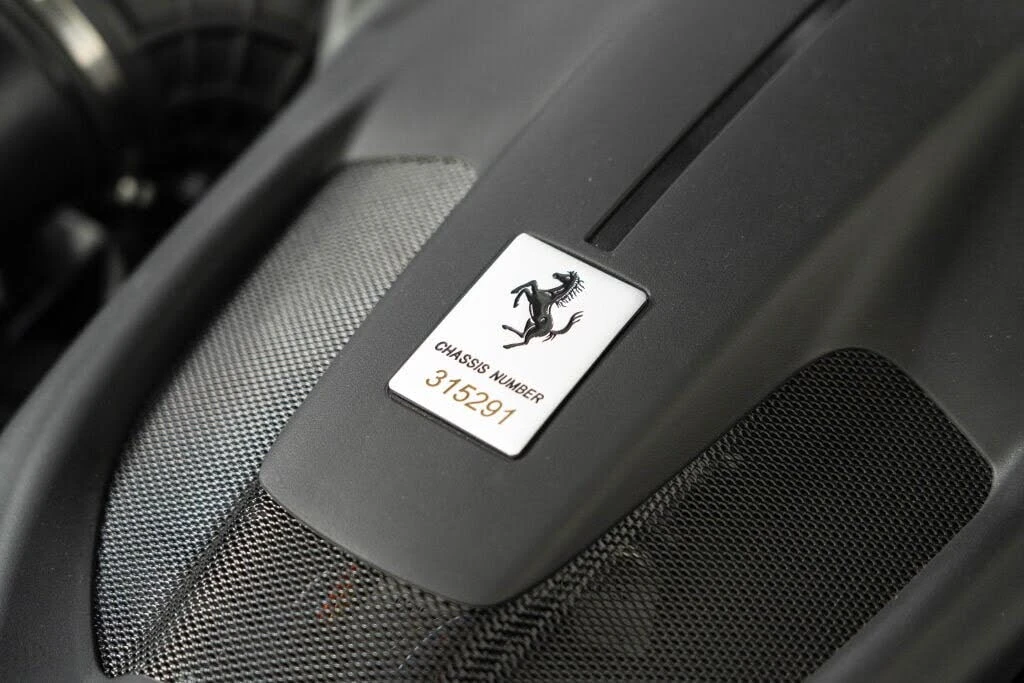 2025 Ferrari Roma Spider - Image 21 of 31