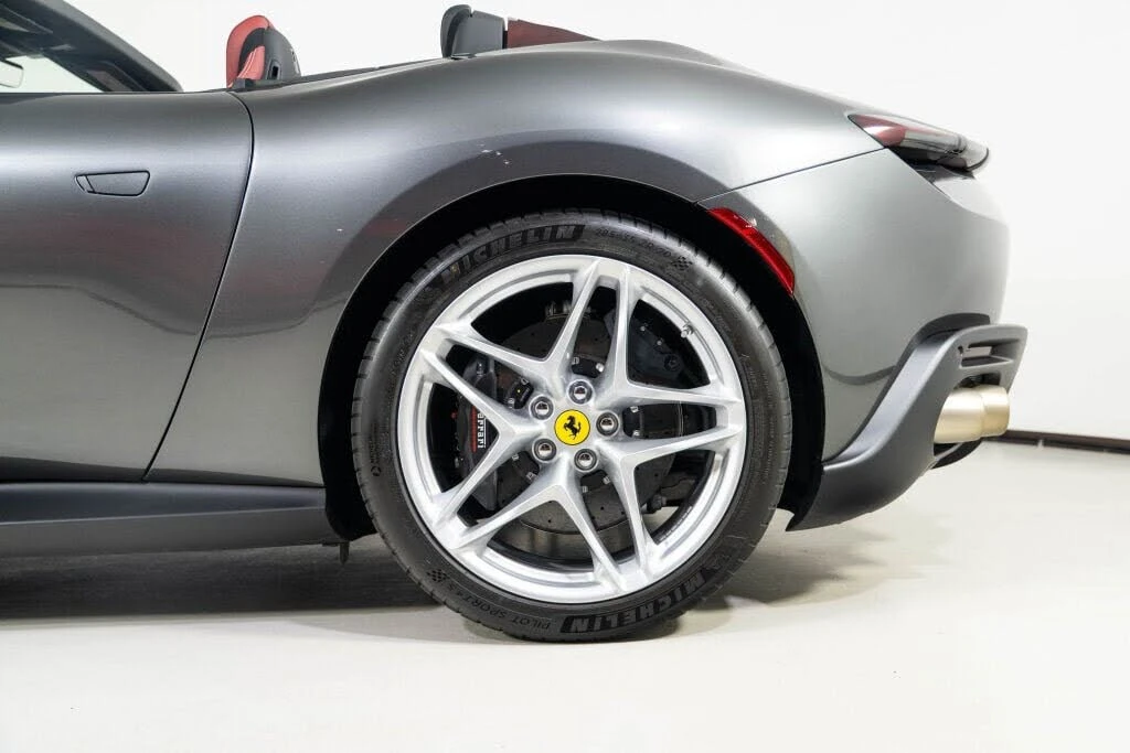 2025 Ferrari Roma Spider - Image 14 of 31