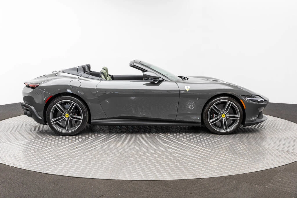 2025 Ferrari Roma Spider - Image 9 of 31