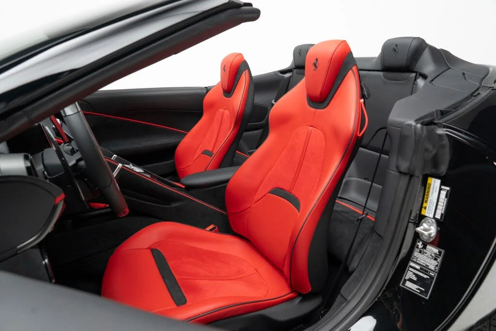 2025 Ferrari Roma Spider - Image 18 of 31