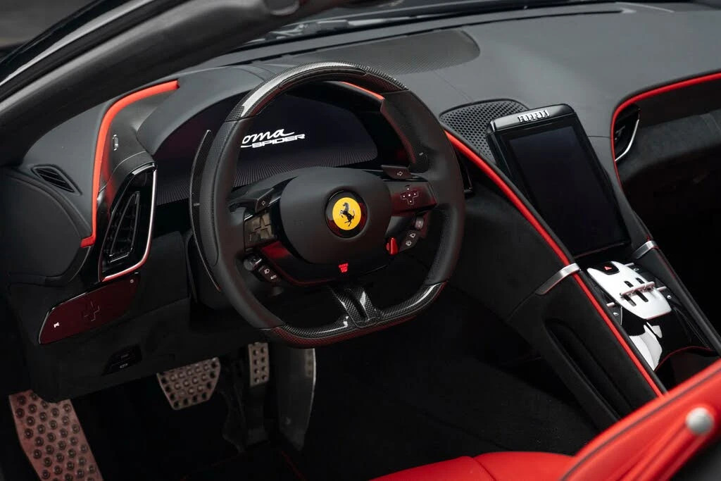 2025 Ferrari Roma Spider - Image 25 of 31