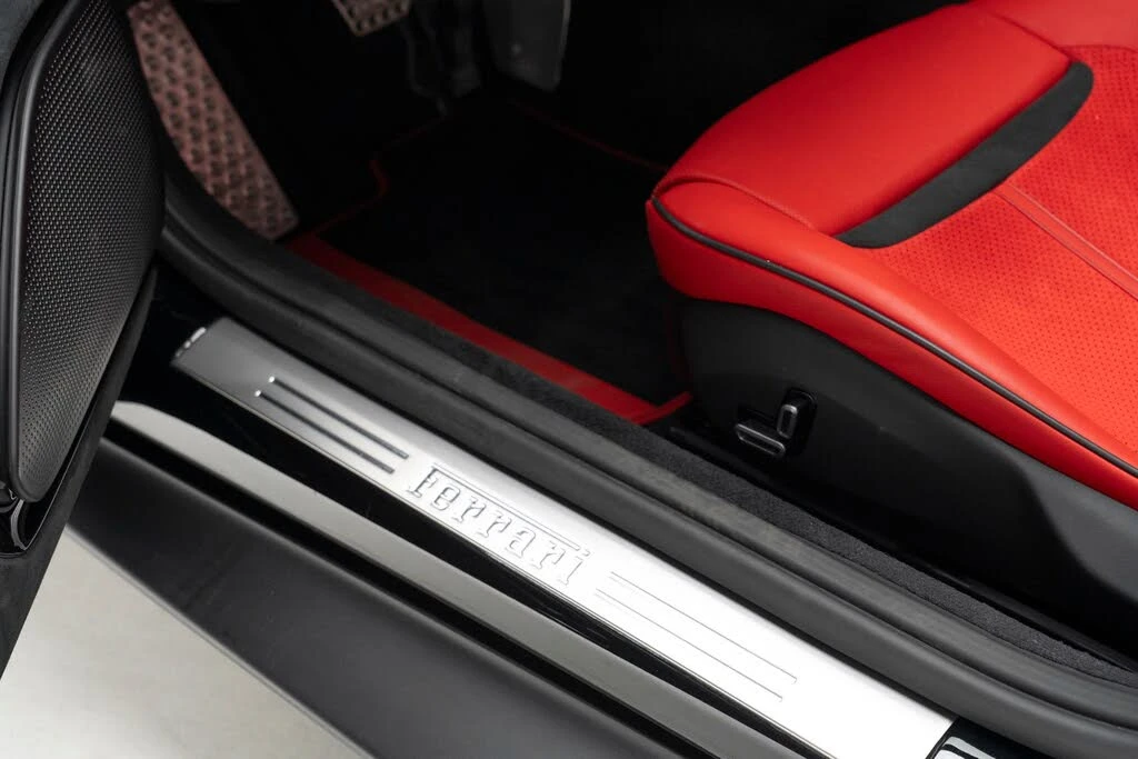 2025 Ferrari Roma Spider - Image 20 of 31