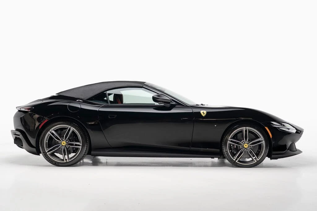 2025 Ferrari Roma Spider - Image 9 of 31