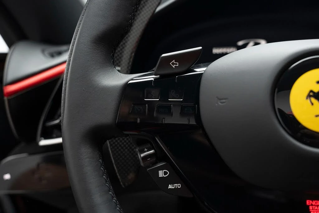 2025 Ferrari Roma Spider - Image 28 of 31