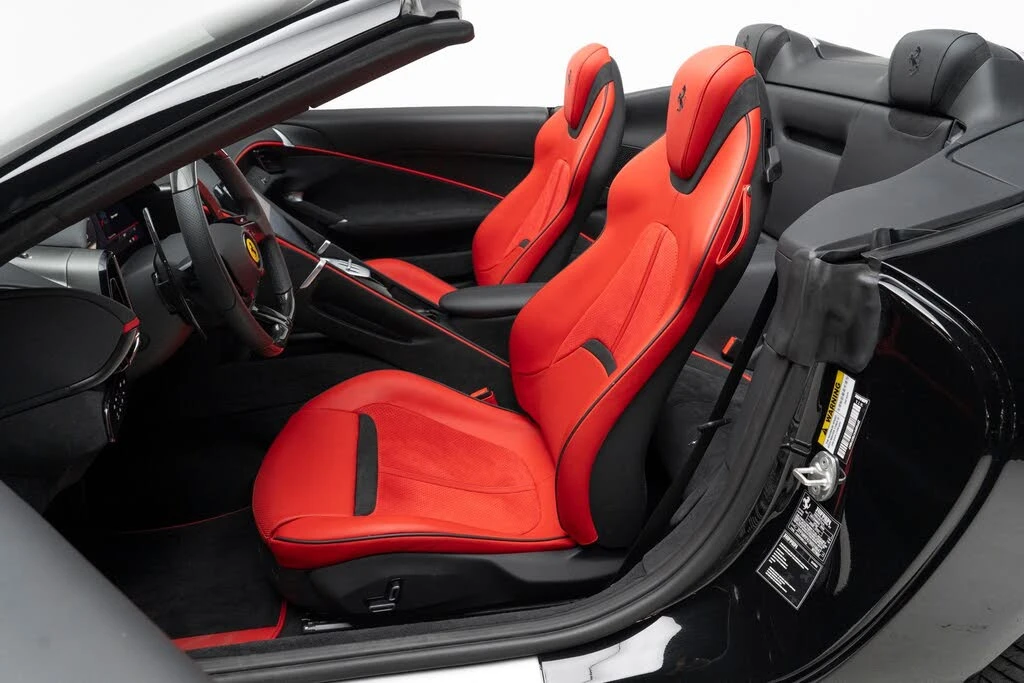 2025 Ferrari Roma Spider - Image 21 of 31