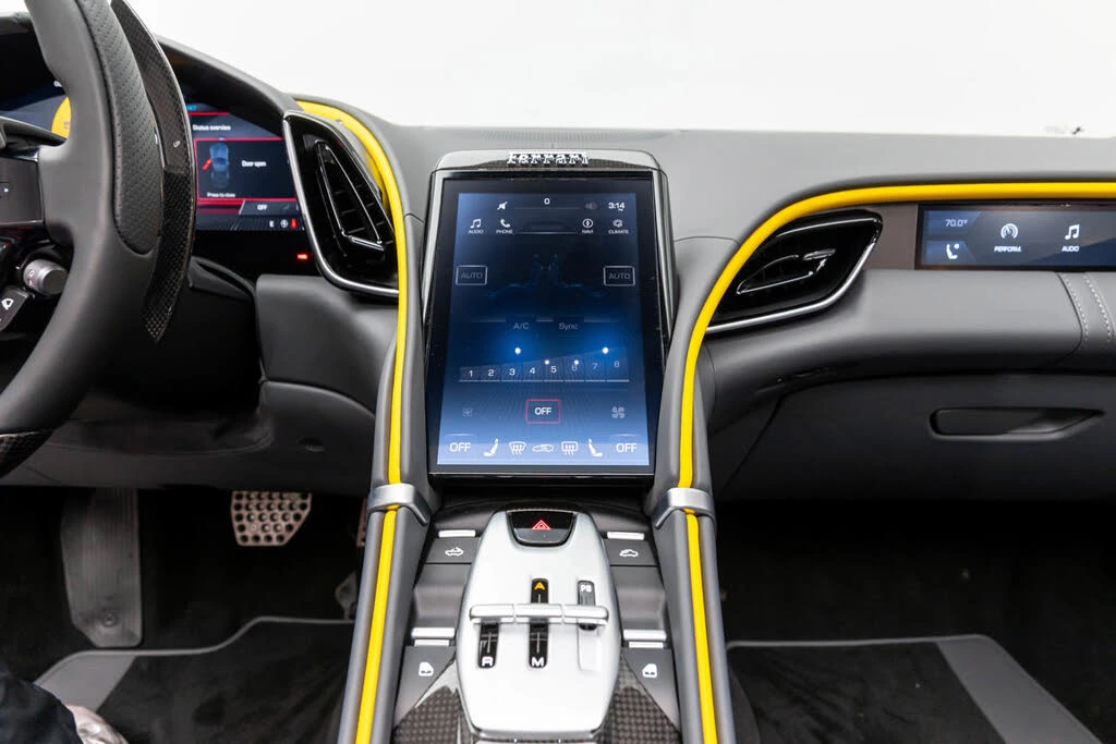 2025 Ferrari Roma Spider - Image 21 of 31