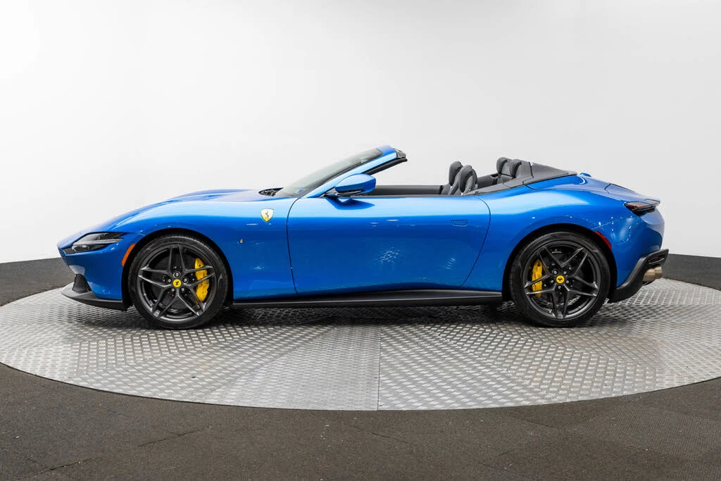 2025 Ferrari Roma Spider - Image 2 of 31