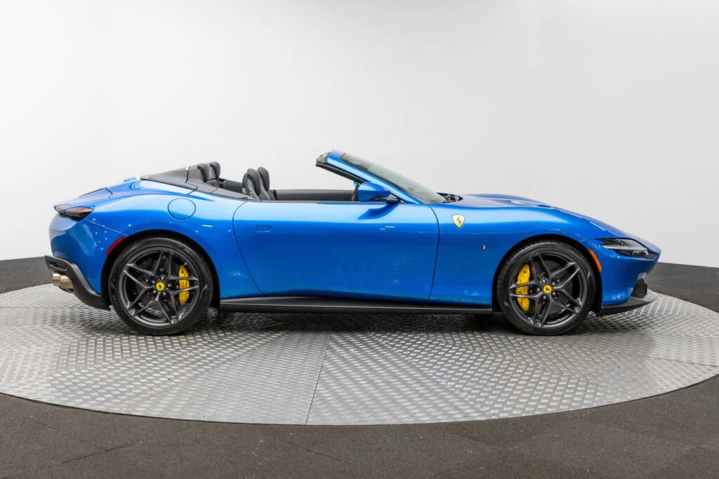 2025 Ferrari Roma Spider - Image 9 of 31