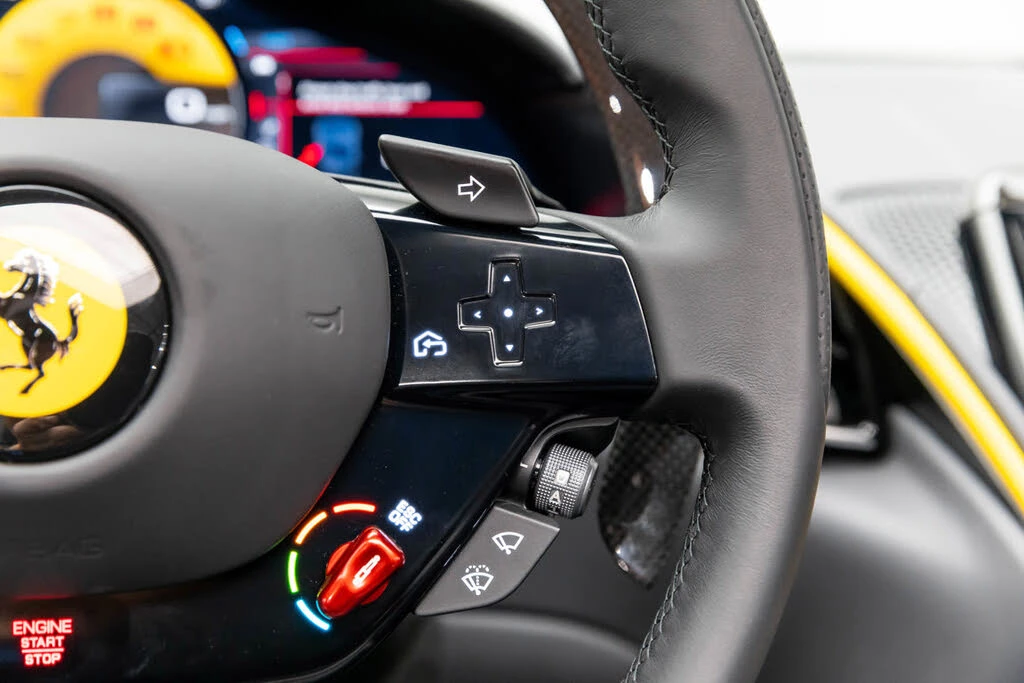 2025 Ferrari Roma Spider - Image 19 of 31