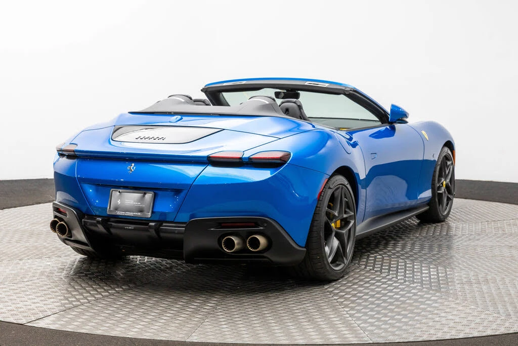 2025 Ferrari Roma Spider - Image 7 of 31