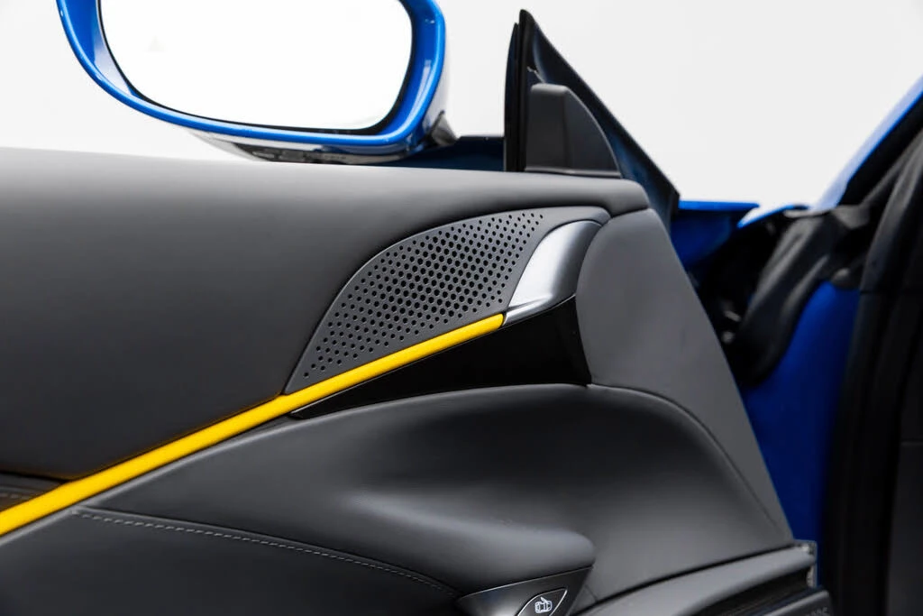 2025 Ferrari Roma Spider - Image 13 of 31