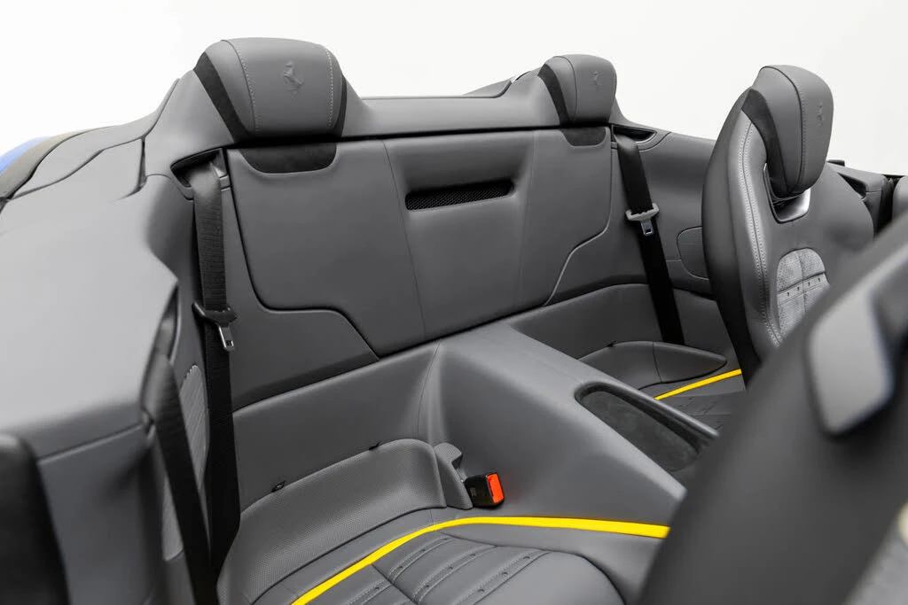 2025 Ferrari Roma Spider - Image 29 of 31