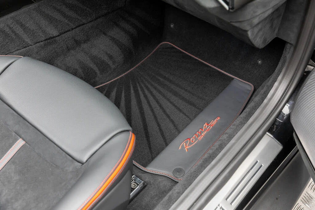 2025 Ferrari Roma Spider - Image 29 of 31