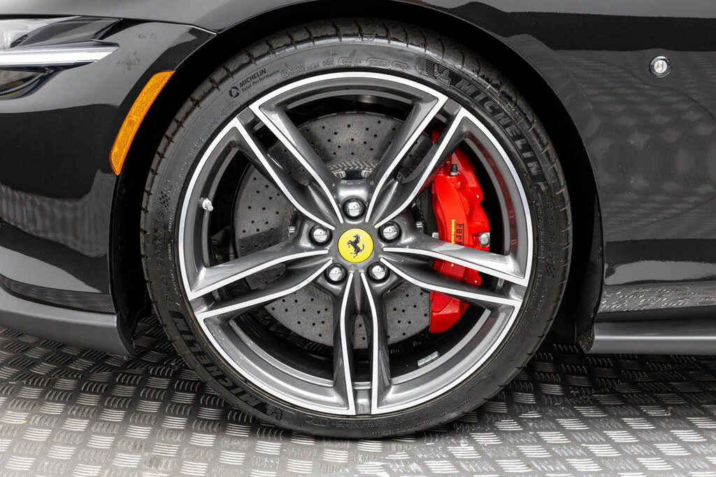 2025 Ferrari Roma Spider - Image 22 of 31