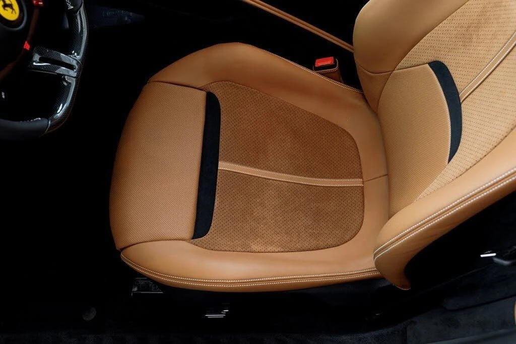 2025 Ferrari Roma Spider - Image 24 of 31