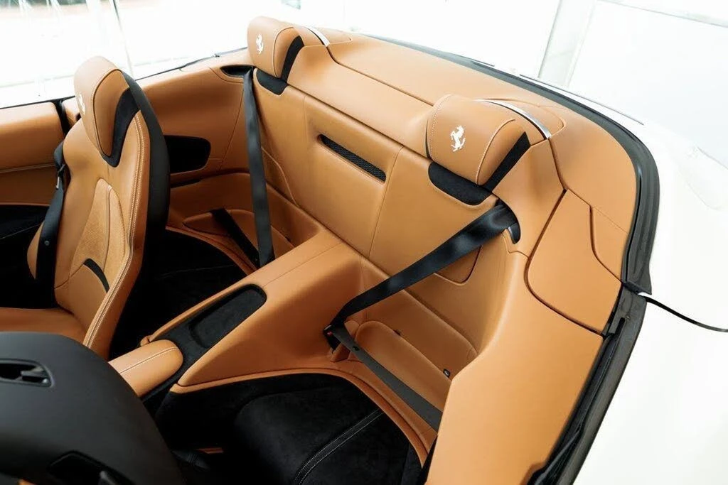 2025 Ferrari Roma Spider - Image 26 of 31