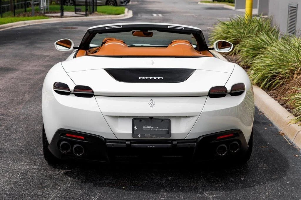 2025 Ferrari Roma Spider - Image 4 of 31