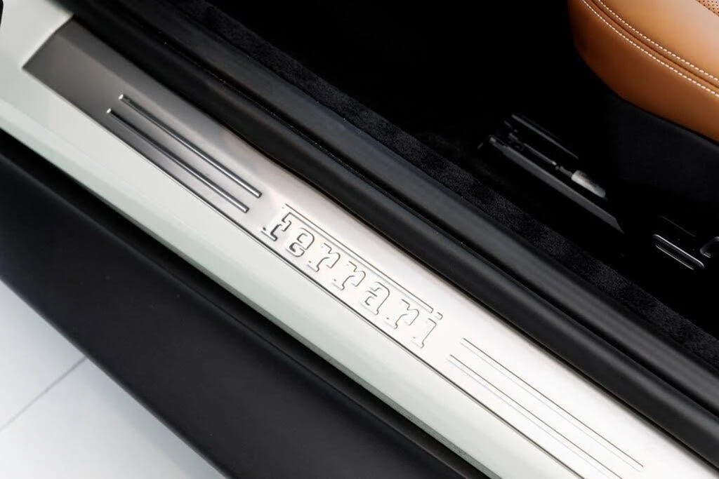 2025 Ferrari Roma Spider - Image 22 of 31