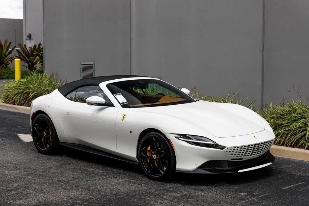 2025 Ferrari Roma Spider - Image 7 of 31