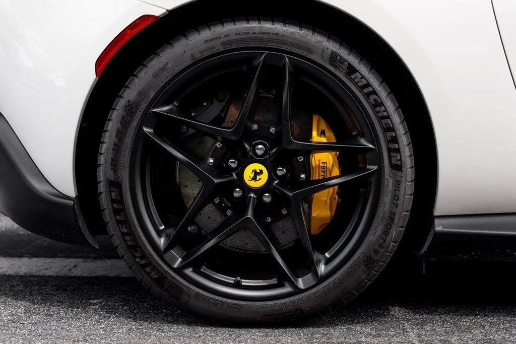2025 Ferrari Roma Spider - Image 20 of 31