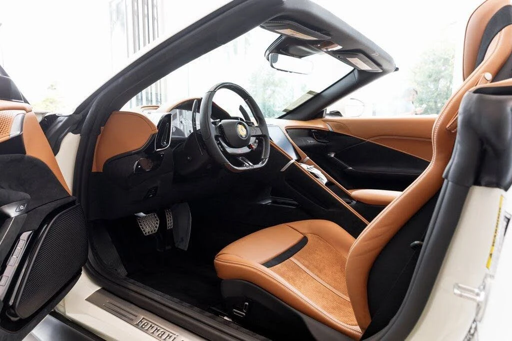 2025 Ferrari Roma Spider - Image 27 of 31