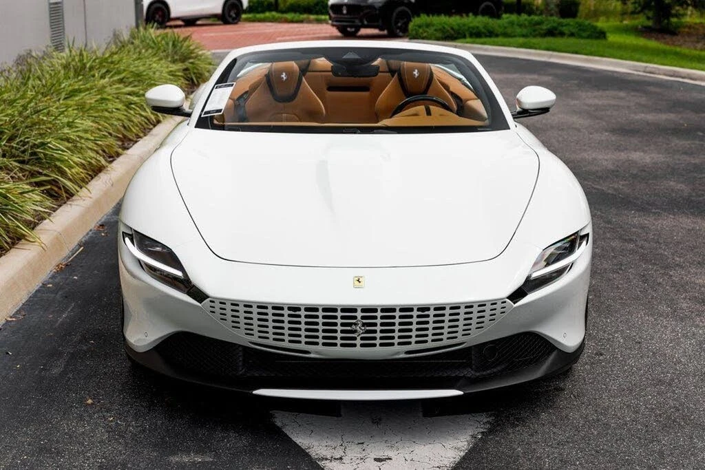 2025 Ferrari Roma Spider - Image 8 of 31