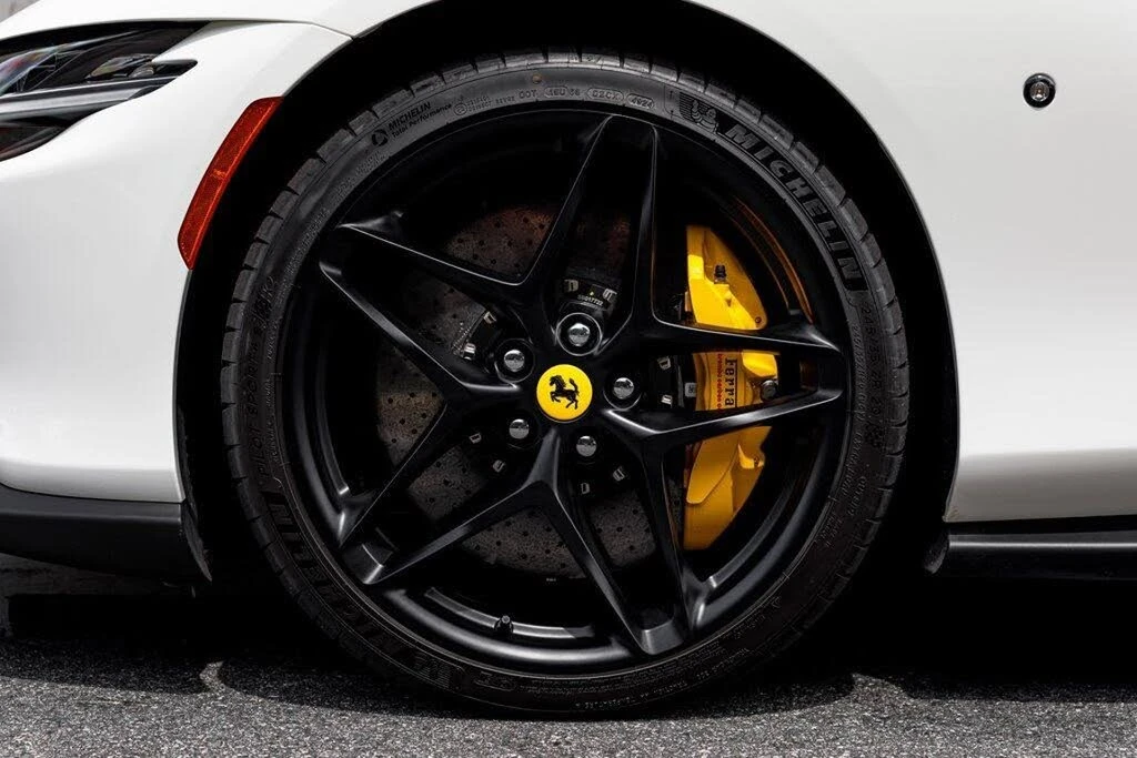 2025 Ferrari Roma Spider - Image 18 of 31