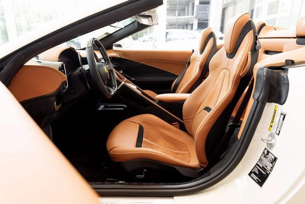 2025 Ferrari Roma Spider - Image 29 of 31