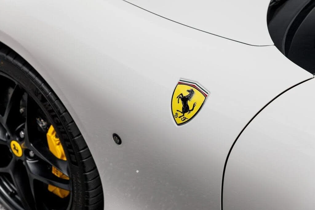 2025 Ferrari Roma Spider - Image 16 of 31