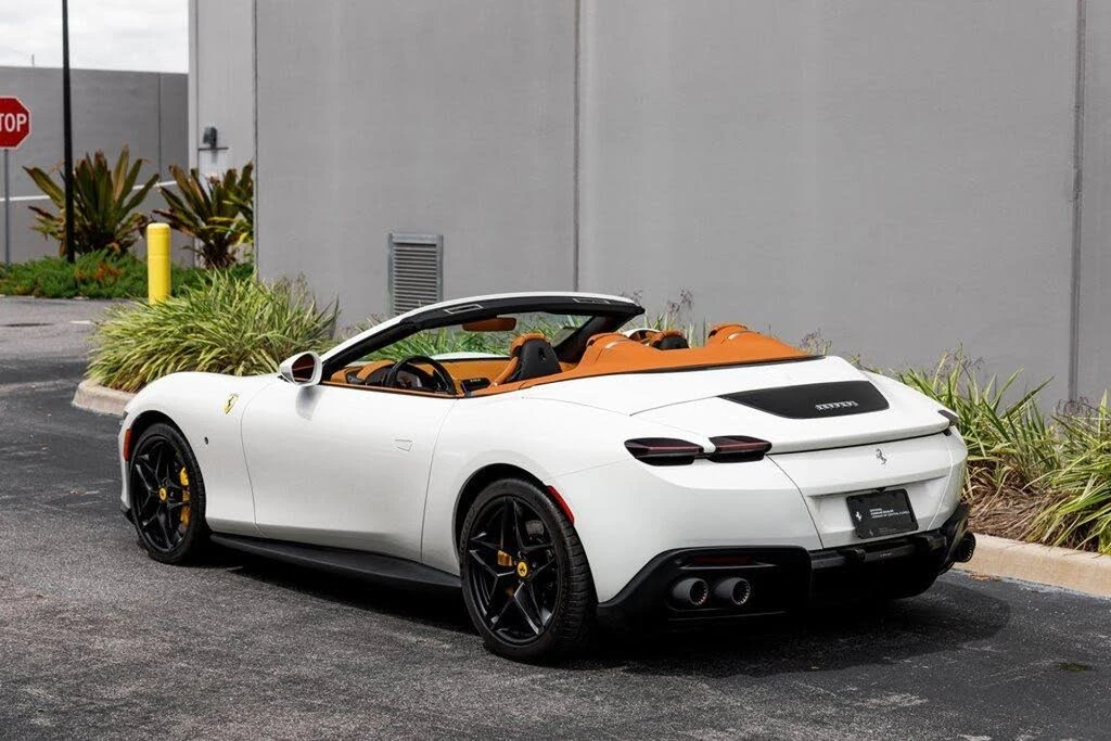 2025 Ferrari Roma Spider - Image 3 of 31