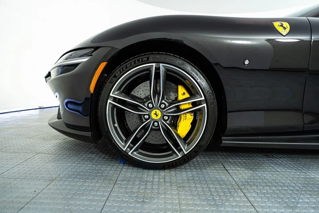 2025 Ferrari Roma Spider - Image 7 of 31
