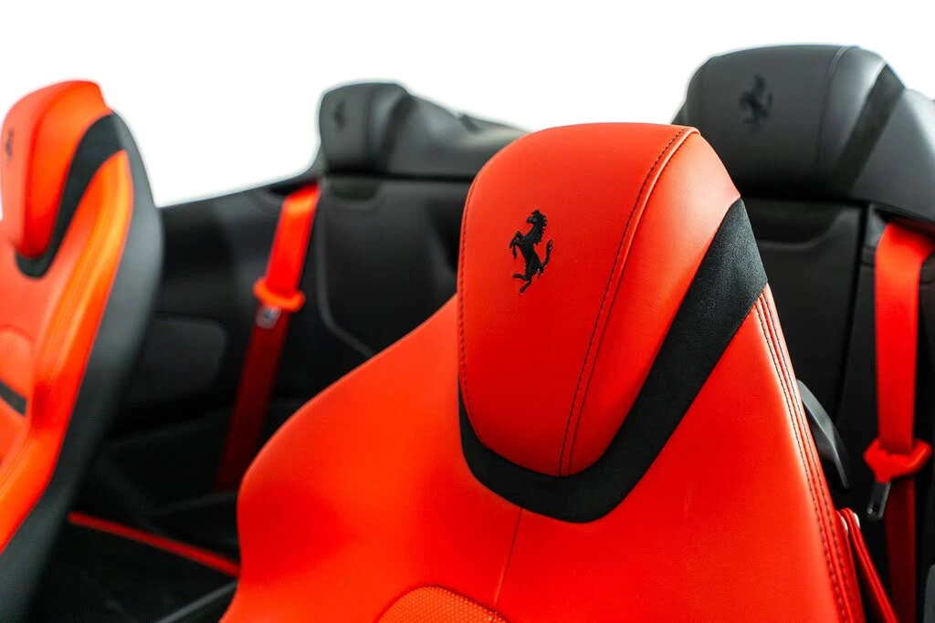 2025 Ferrari Roma Spider - Image 17 of 31