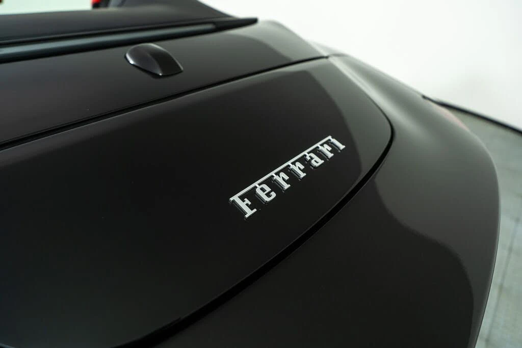2025 Ferrari Roma Spider - Image 13 of 31