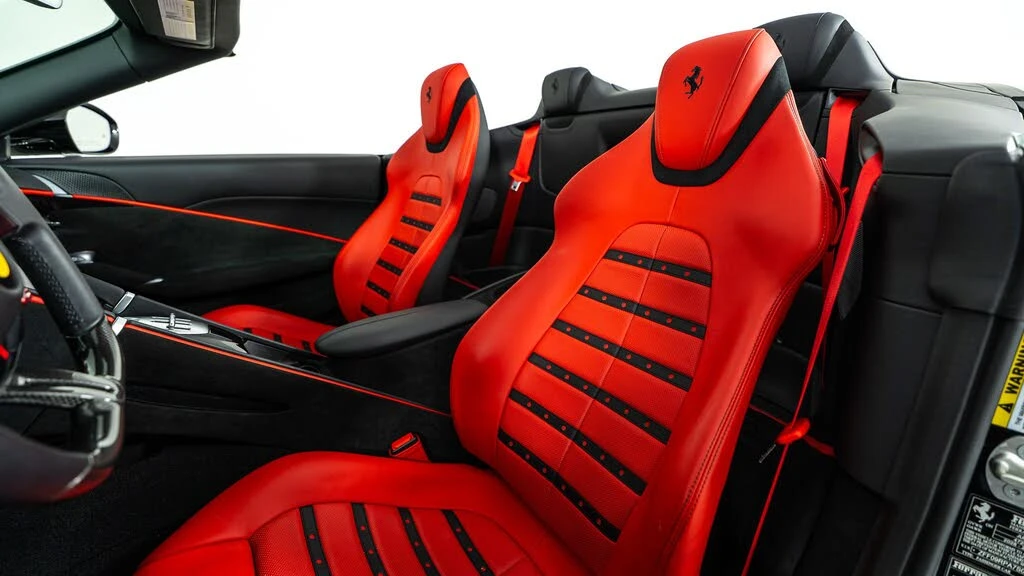 2025 Ferrari Roma Spider - Image 16 of 31