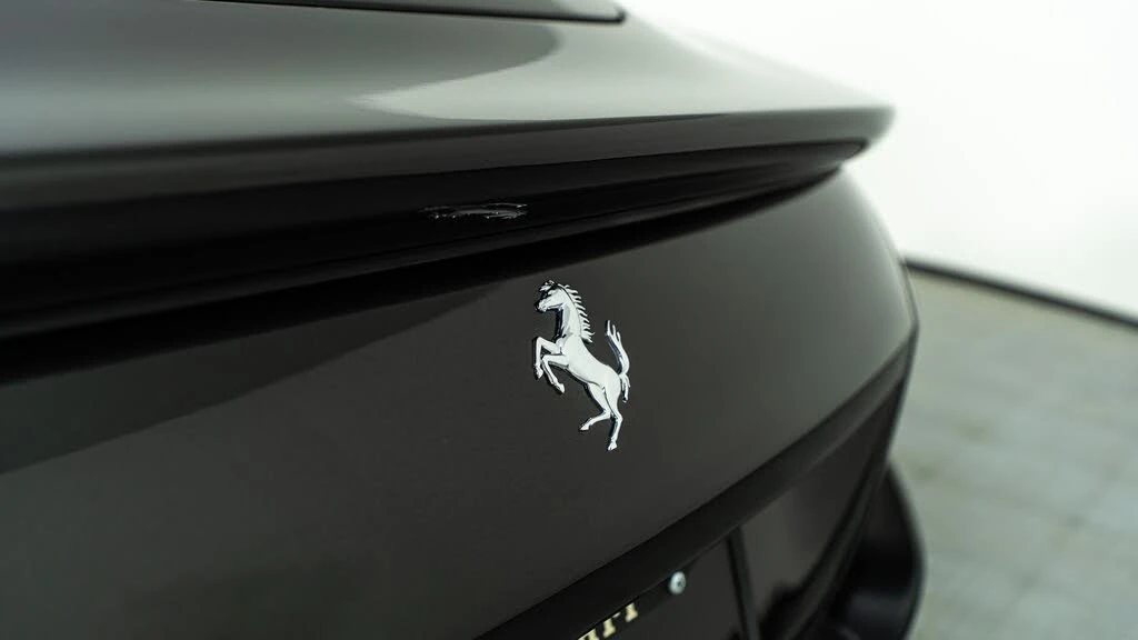 2025 Ferrari Roma Spider - Image 15 of 31