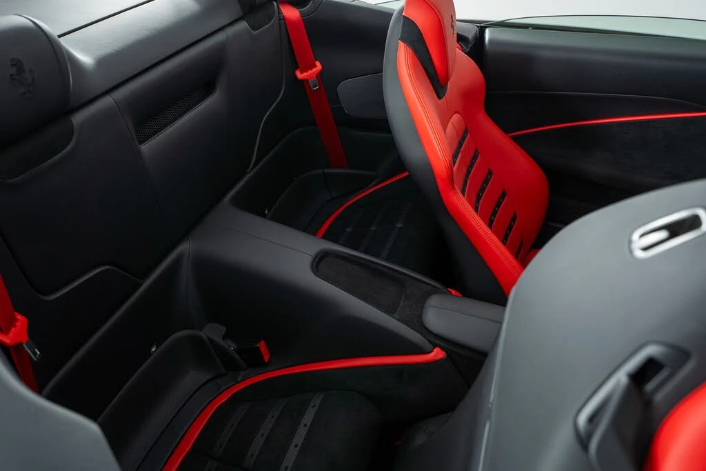 2025 Ferrari Roma Spider - Image 26 of 31