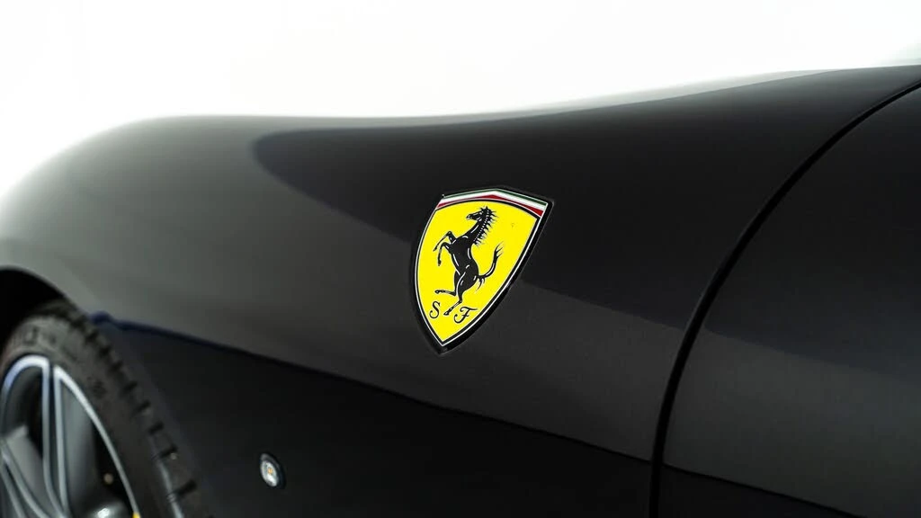2025 Ferrari Roma Spider - Image 6 of 31