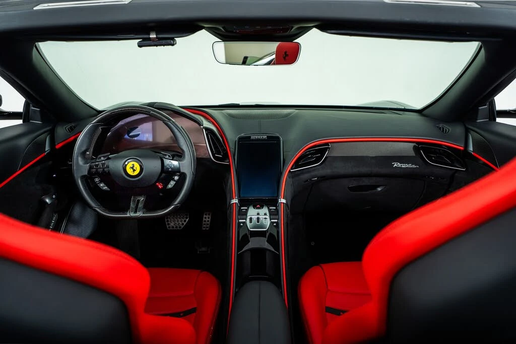 2025 Ferrari Roma Spider - Image 28 of 31