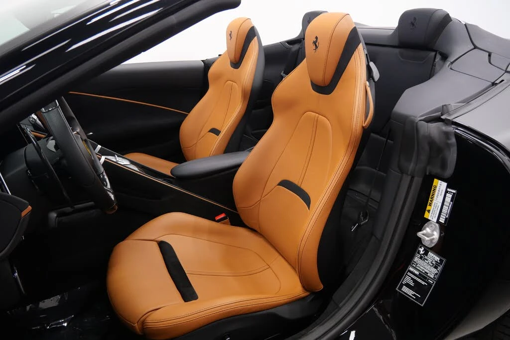 2025 Ferrari Roma Spider - Image 24 of 31