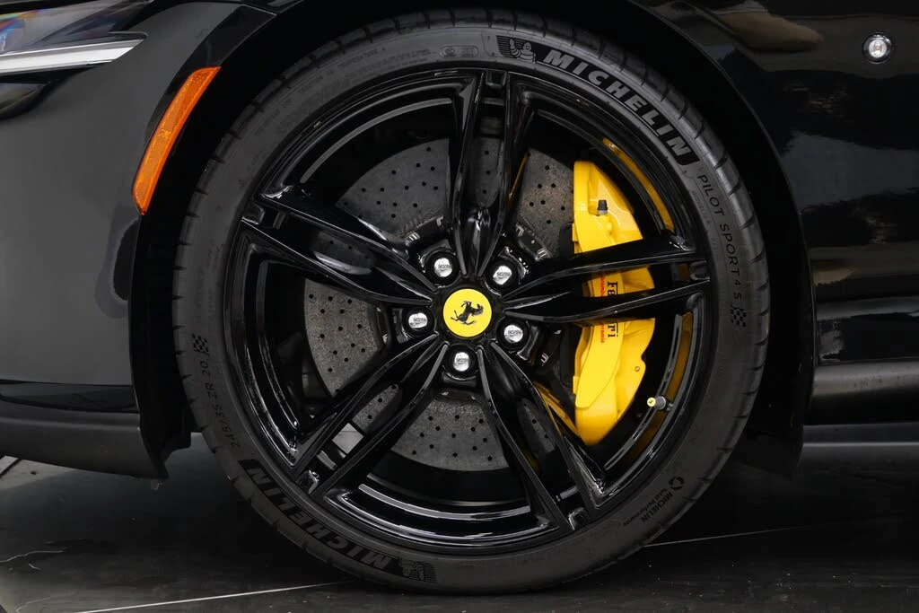 2025 Ferrari Roma Spider - Image 10 of 31