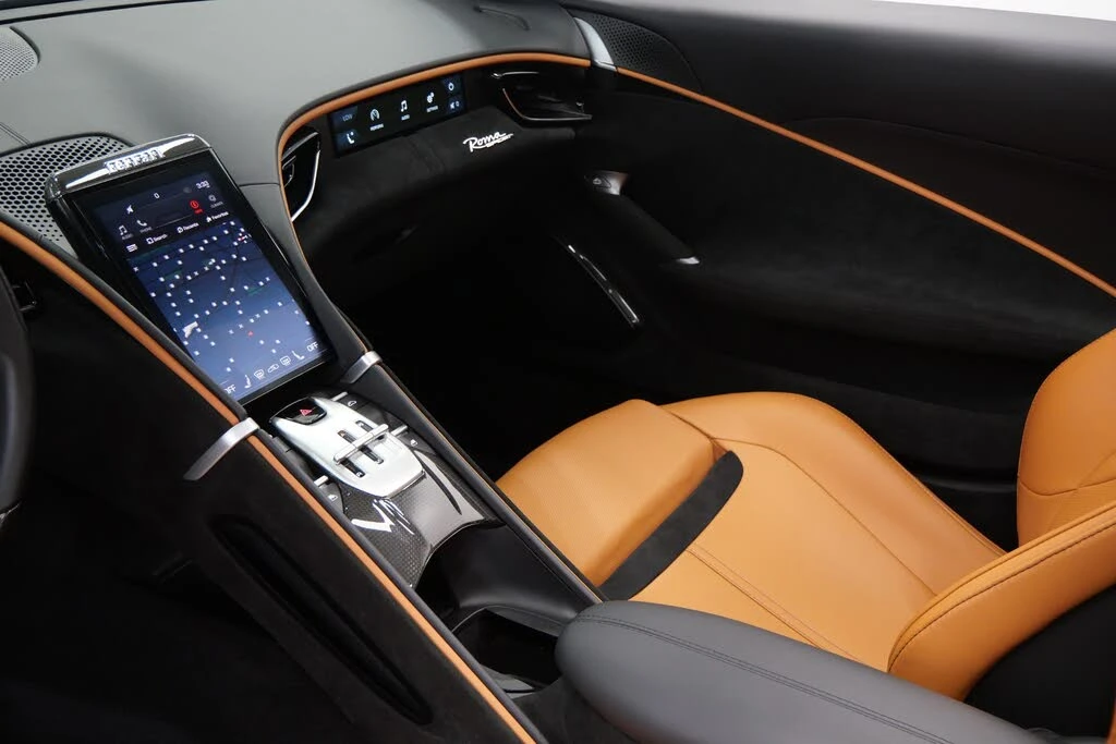 2025 Ferrari Roma Spider - Image 30 of 31