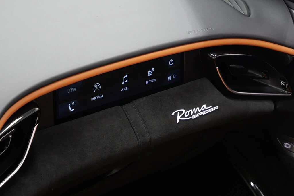 2025 Ferrari Roma Spider - Image 28 of 31